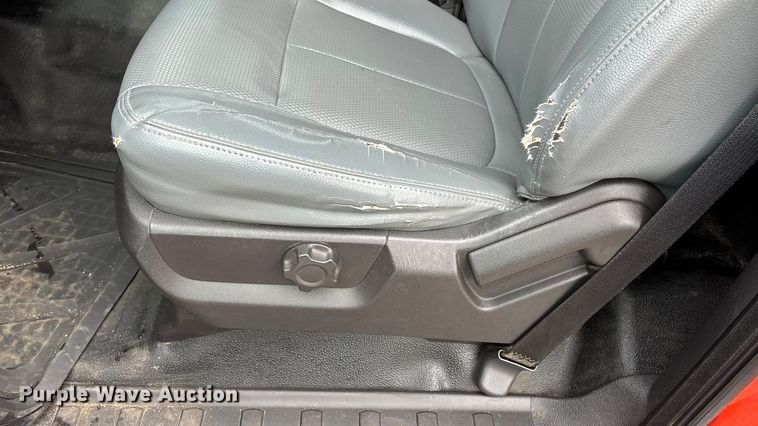 image for item ET4620 2016 Ford F250 Super Duty utility bed pickup truck