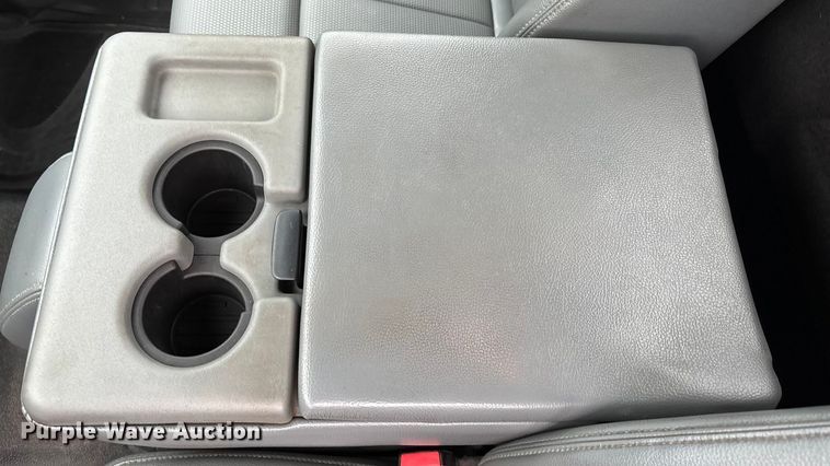 image for item ET4620 2016 Ford F250 Super Duty utility bed pickup truck