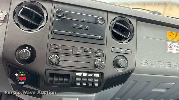 image for item ET4620 2016 Ford F250 Super Duty utility bed pickup truck