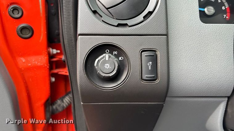 image for item ET4620 2016 Ford F250 Super Duty utility bed pickup truck