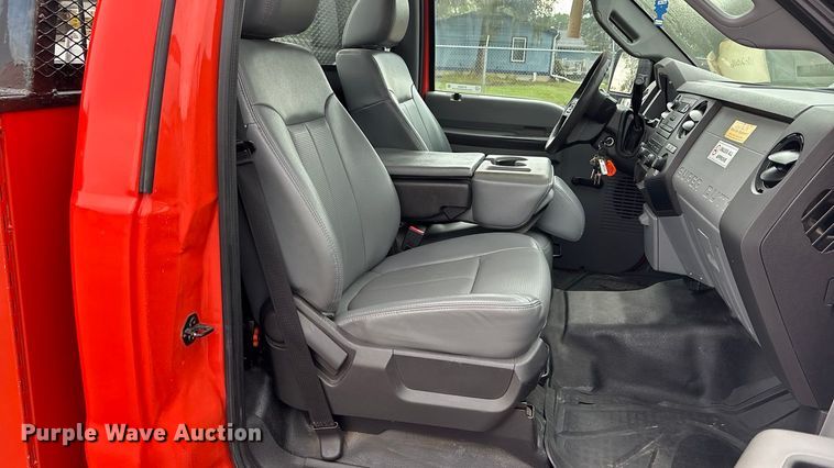 image for item ET4620 2016 Ford F250 Super Duty utility bed pickup truck