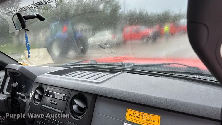 image for item ET4620 2016 Ford F250 Super Duty utility bed pickup truck