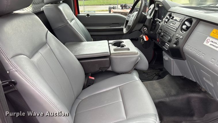 image for item ET4620 2016 Ford F250 Super Duty utility bed pickup truck