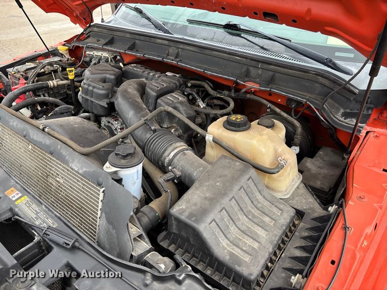 image for item ET4620 2016 Ford F250 Super Duty utility bed pickup truck