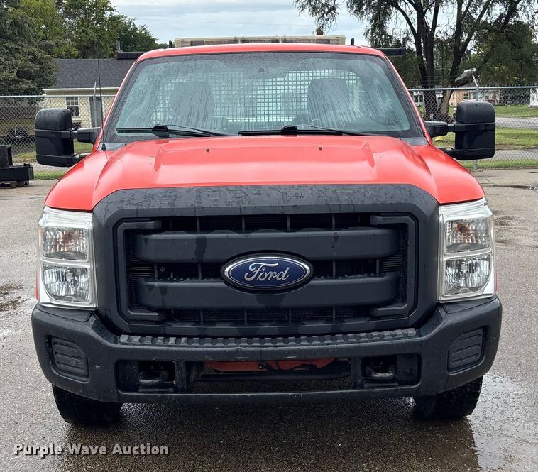 image for item ET4621 2014 Ford F250 Super Duty utility bed pickup truck