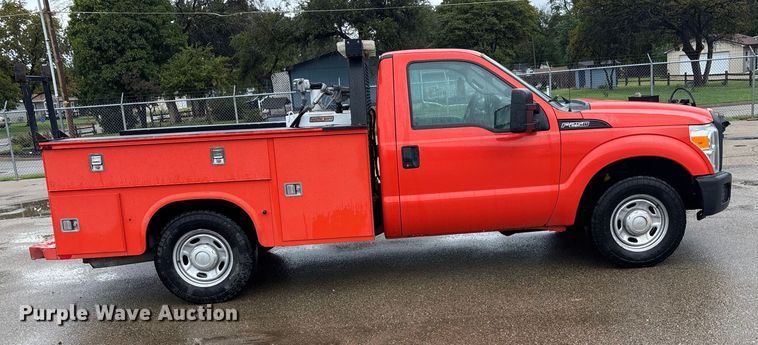 image for item ET4621 2014 Ford F250 Super Duty utility bed pickup truck