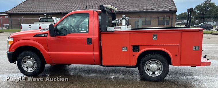 image for item ET4621 2014 Ford F250 Super Duty utility bed pickup truck