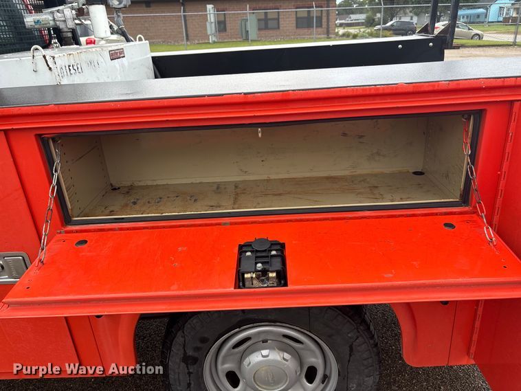 image for item ET4621 2014 Ford F250 Super Duty utility bed pickup truck