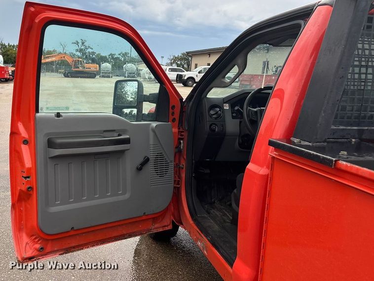 image for item ET4621 2014 Ford F250 Super Duty utility bed pickup truck