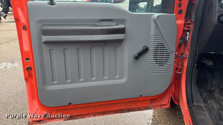 image for item ET4621 2014 Ford F250 Super Duty utility bed pickup truck