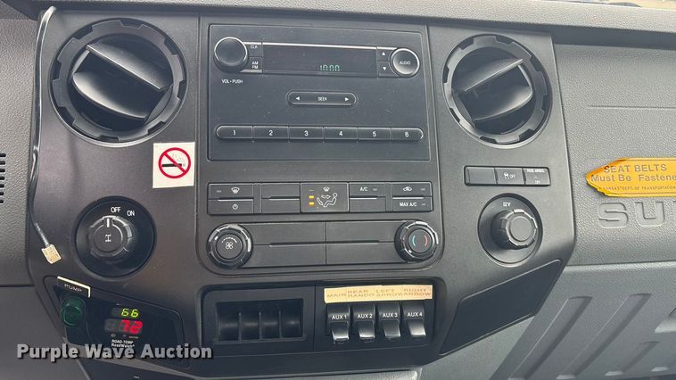 image for item ET4621 2014 Ford F250 Super Duty utility bed pickup truck