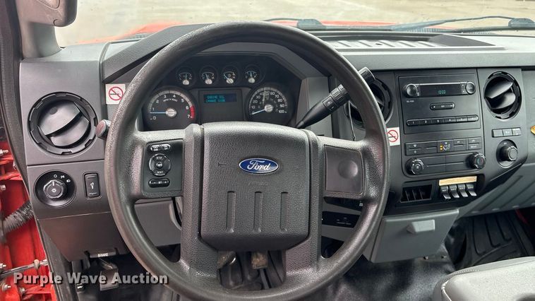 image for item ET4621 2014 Ford F250 Super Duty utility bed pickup truck