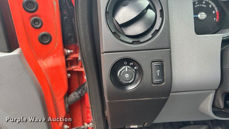 image for item ET4621 2014 Ford F250 Super Duty utility bed pickup truck