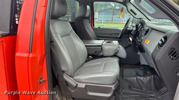 image for item ET4621 2014 Ford F250 Super Duty utility bed pickup truck