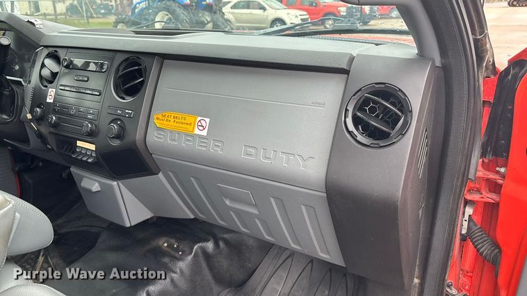 image for item ET4621 2014 Ford F250 Super Duty utility bed pickup truck