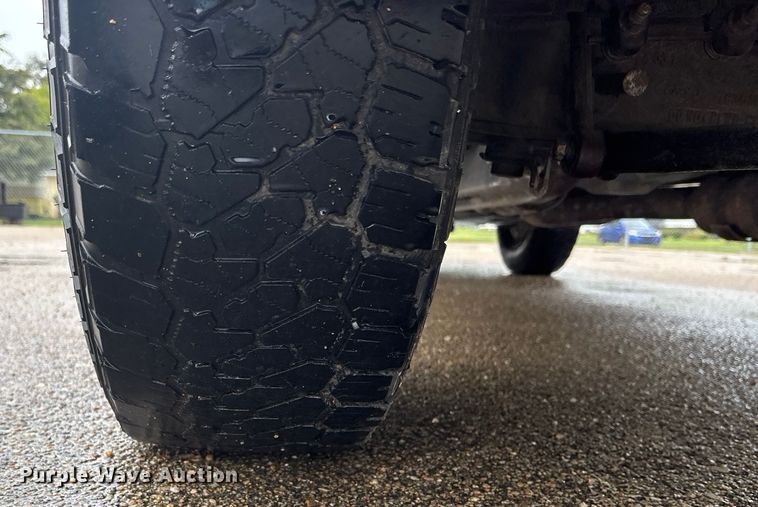 image for item ET4621 2014 Ford F250 Super Duty utility bed pickup truck