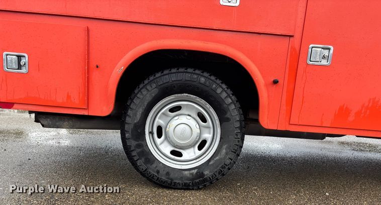 image for item ET4621 2014 Ford F250 Super Duty utility bed pickup truck