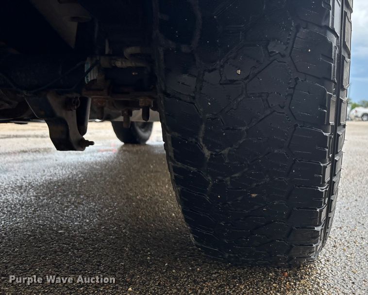 image for item ET4621 2014 Ford F250 Super Duty utility bed pickup truck