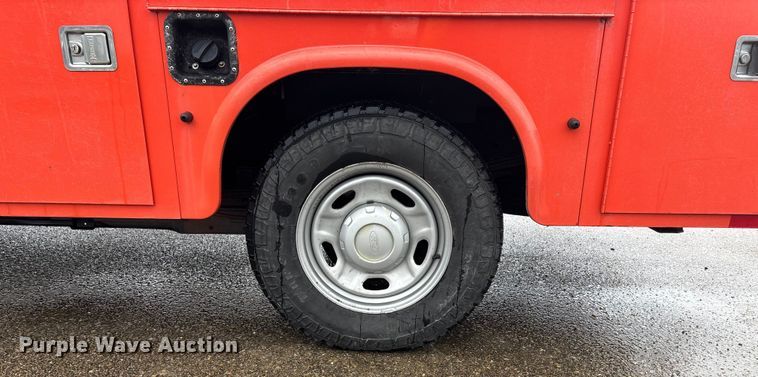 image for item ET4621 2014 Ford F250 Super Duty utility bed pickup truck