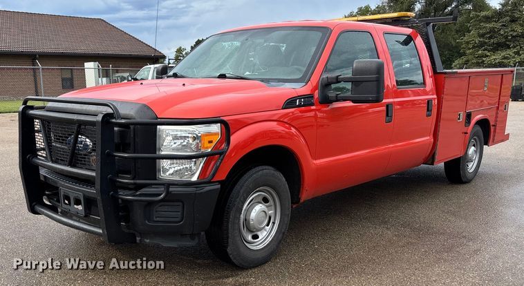 image for item ET4622 2011 Ford F250 Super Duty Crew Cab utility bed pickup truck