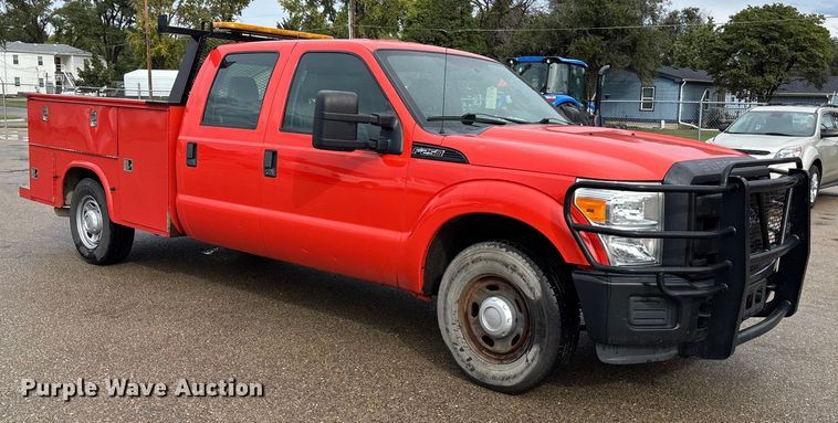 image for item ET4622 2011 Ford F250 Super Duty Crew Cab utility bed pickup truck