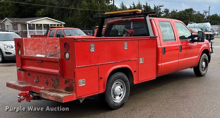 image for item ET4622 2011 Ford F250 Super Duty Crew Cab utility bed pickup truck