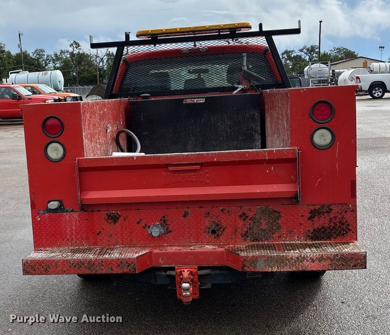 image for item ET4622 2011 Ford F250 Super Duty Crew Cab utility bed pickup truck