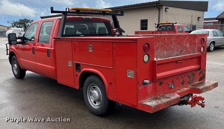 image for item ET4622 2011 Ford F250 Super Duty Crew Cab utility bed pickup truck