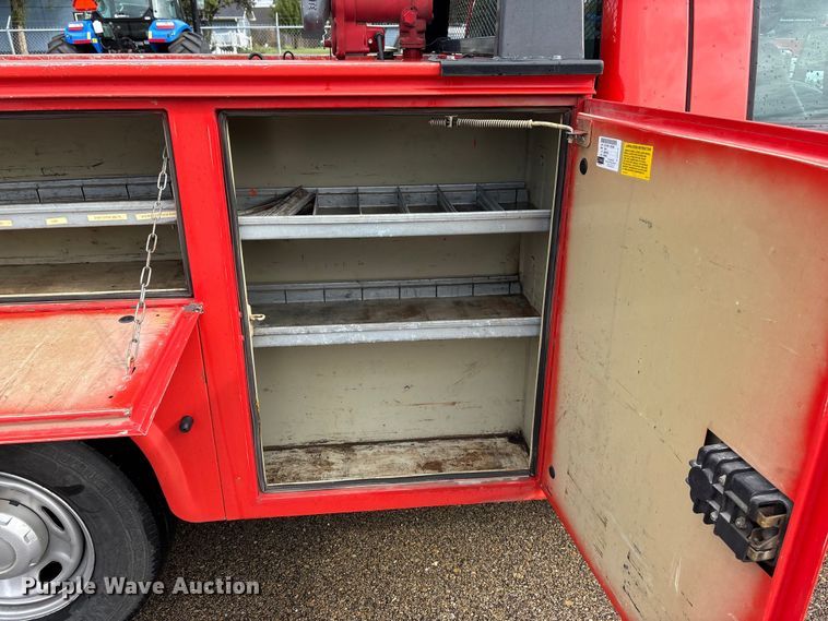 image for item ET4622 2011 Ford F250 Super Duty Crew Cab utility bed pickup truck