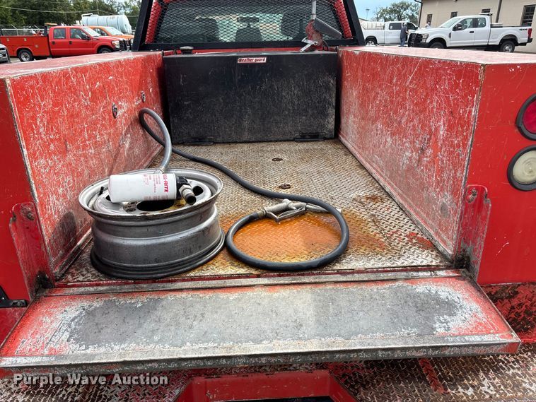 image for item ET4622 2011 Ford F250 Super Duty Crew Cab utility bed pickup truck