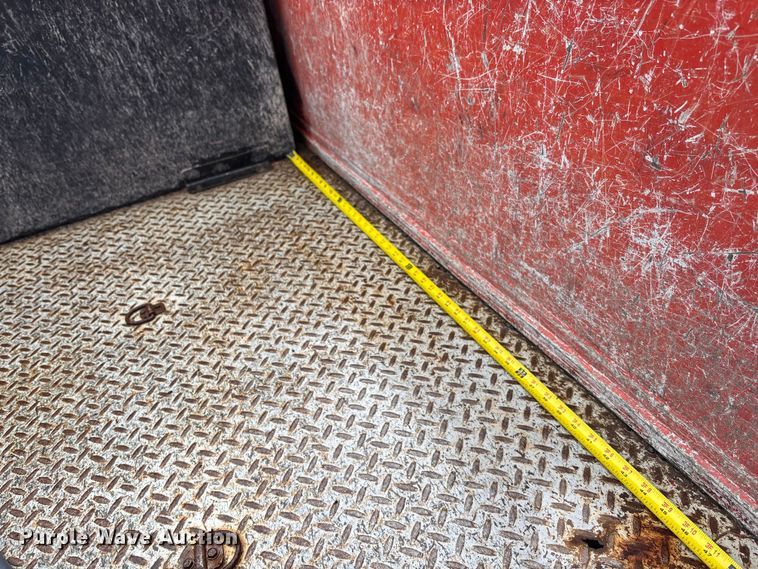 image for item ET4622 2011 Ford F250 Super Duty Crew Cab utility bed pickup truck