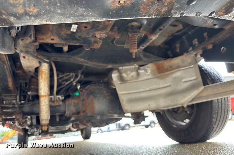 image for item ET4622 2011 Ford F250 Super Duty Crew Cab utility bed pickup truck