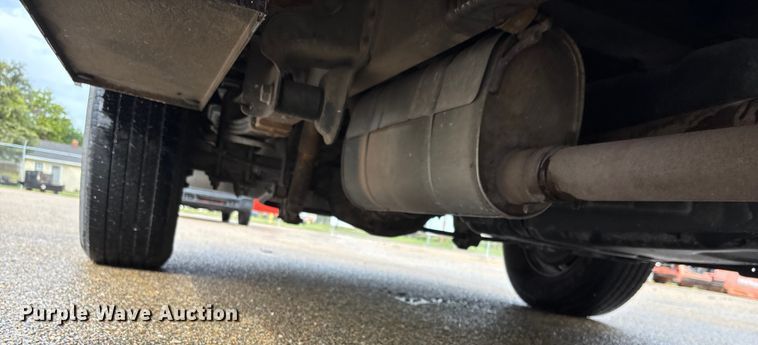 image for item ET4622 2011 Ford F250 Super Duty Crew Cab utility bed pickup truck