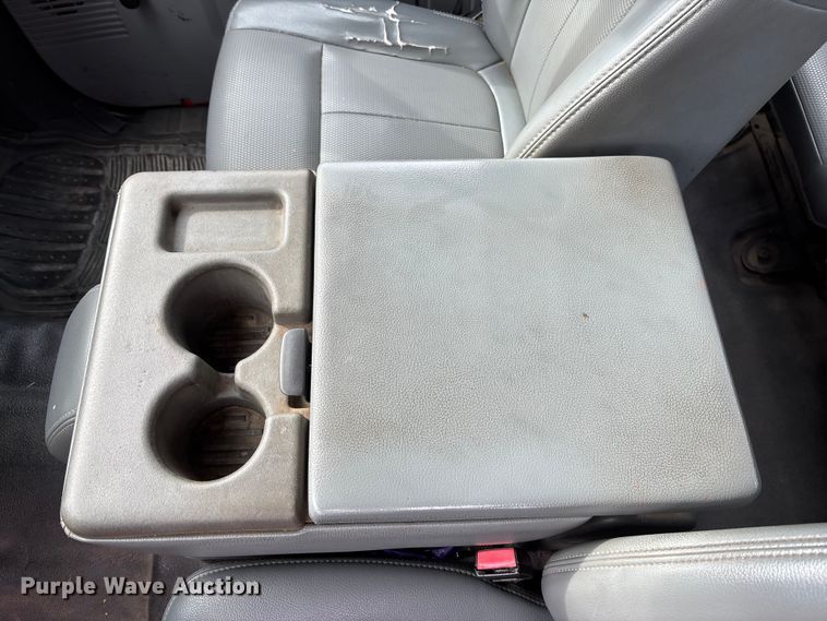 image for item ET4622 2011 Ford F250 Super Duty Crew Cab utility bed pickup truck