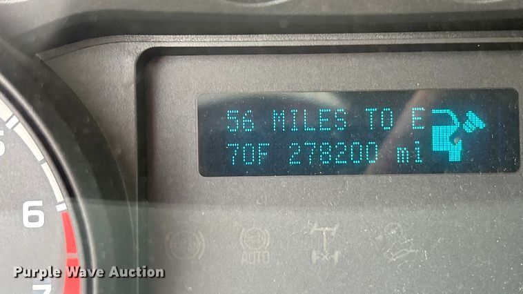 image for item ET4622 2011 Ford F250 Super Duty Crew Cab utility bed pickup truck