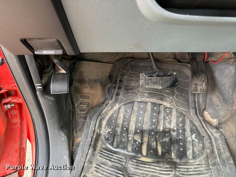 image for item ET4622 2011 Ford F250 Super Duty Crew Cab utility bed pickup truck