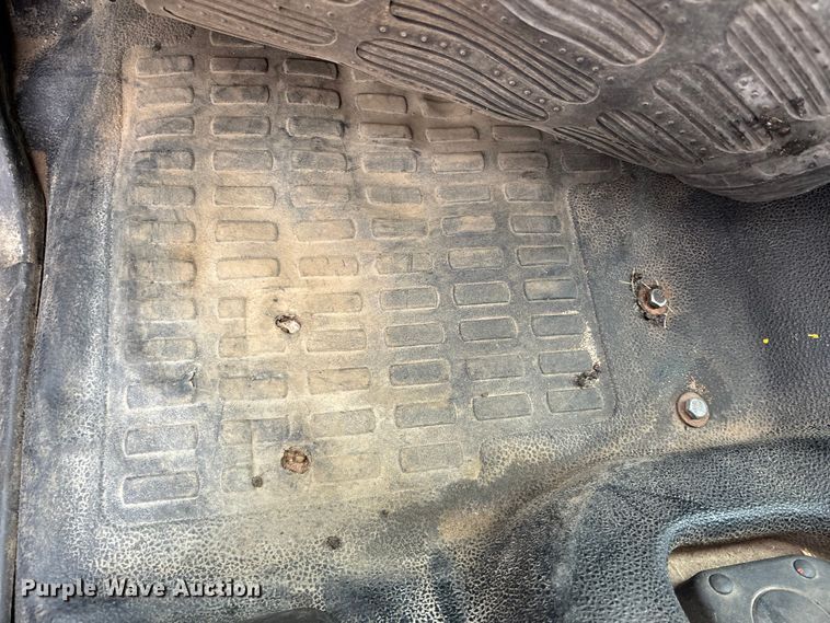 image for item ET4622 2011 Ford F250 Super Duty Crew Cab utility bed pickup truck