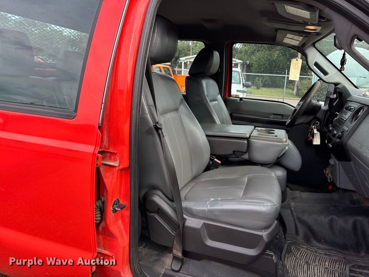 image for item ET4622 2011 Ford F250 Super Duty Crew Cab utility bed pickup truck