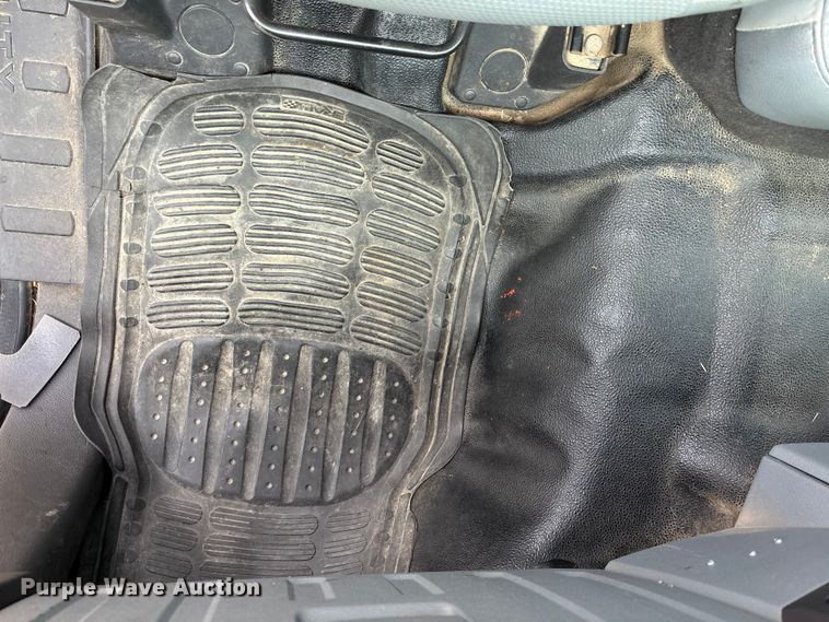 image for item ET4622 2011 Ford F250 Super Duty Crew Cab utility bed pickup truck