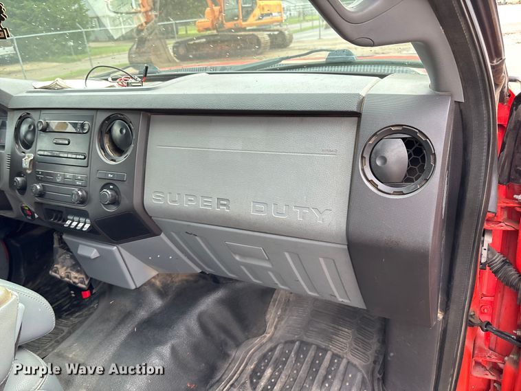 image for item ET4622 2011 Ford F250 Super Duty Crew Cab utility bed pickup truck