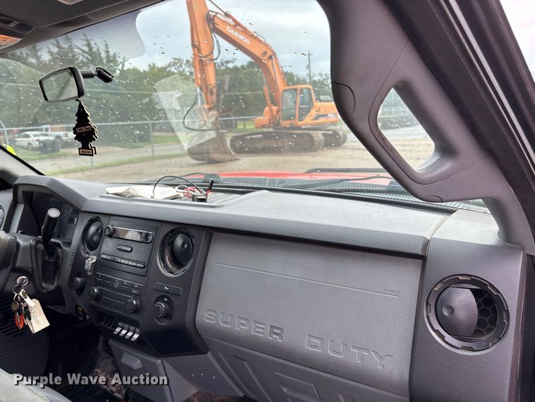 image for item ET4622 2011 Ford F250 Super Duty Crew Cab utility bed pickup truck