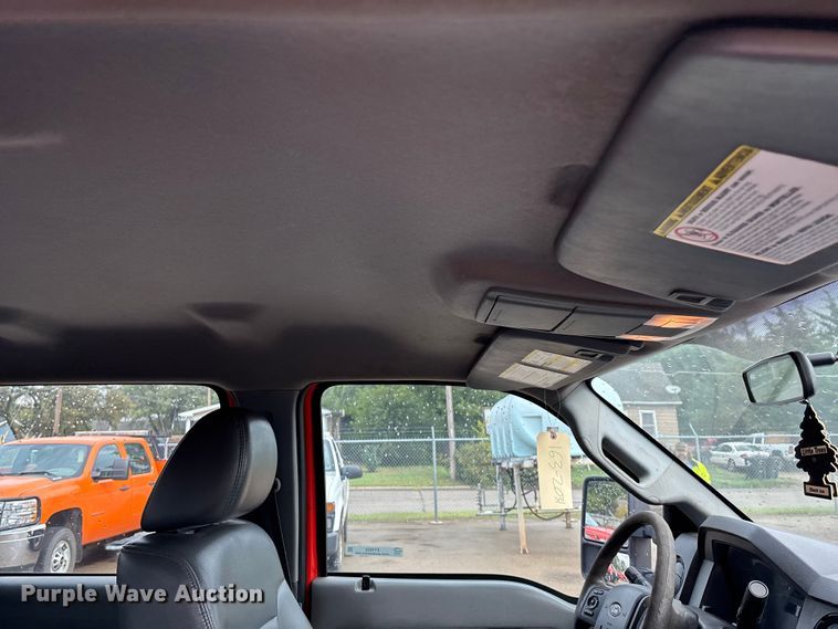 image for item ET4622 2011 Ford F250 Super Duty Crew Cab utility bed pickup truck