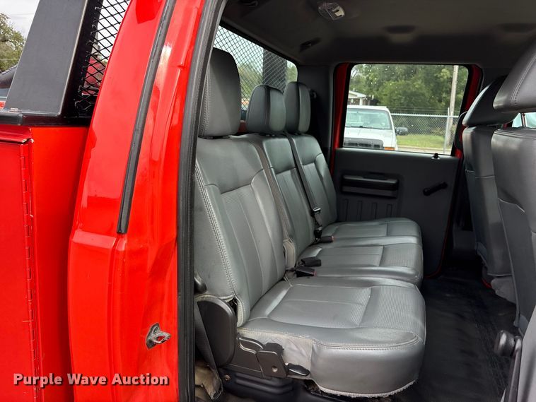 image for item ET4622 2011 Ford F250 Super Duty Crew Cab utility bed pickup truck