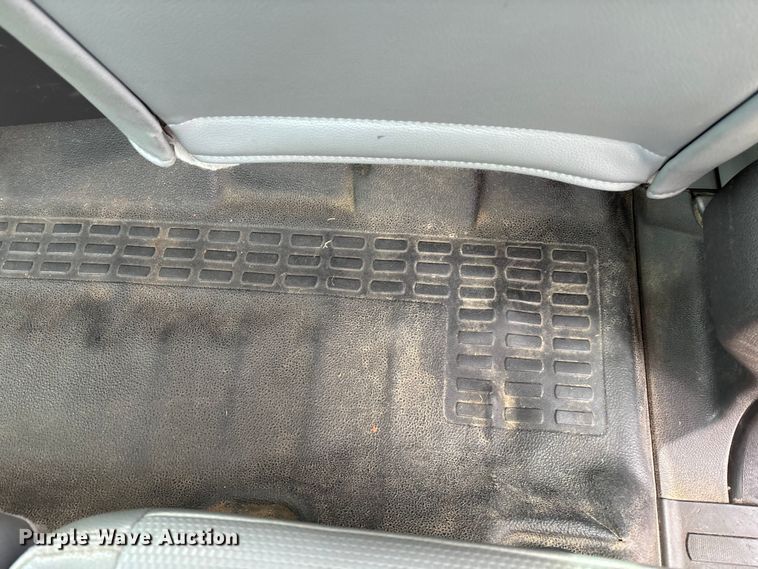 image for item ET4622 2011 Ford F250 Super Duty Crew Cab utility bed pickup truck