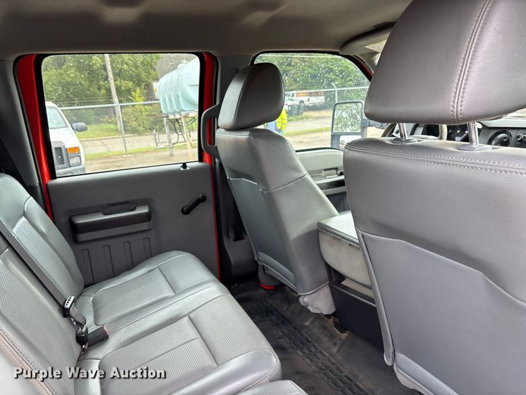 image for item ET4622 2011 Ford F250 Super Duty Crew Cab utility bed pickup truck