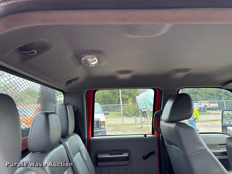 image for item ET4622 2011 Ford F250 Super Duty Crew Cab utility bed pickup truck