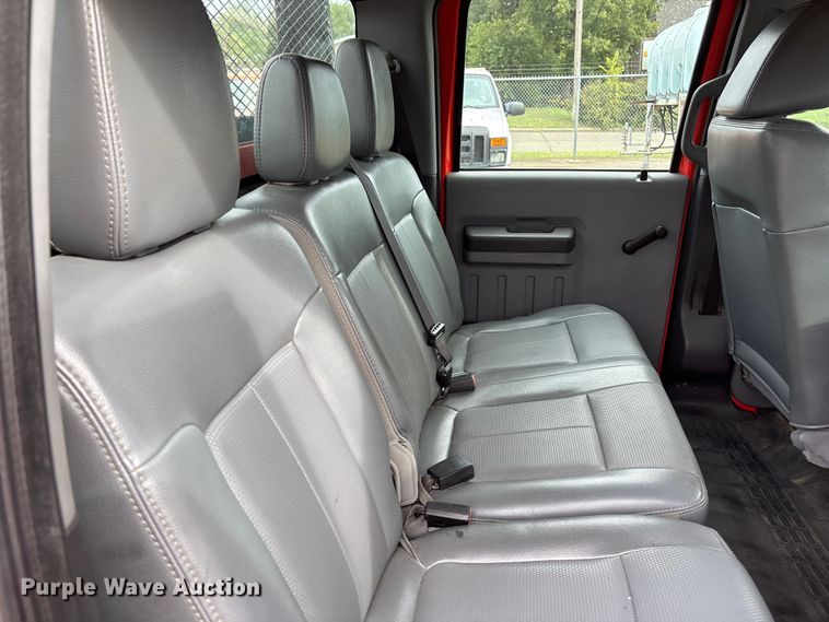 image for item ET4622 2011 Ford F250 Super Duty Crew Cab utility bed pickup truck