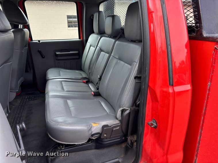 image for item ET4622 2011 Ford F250 Super Duty Crew Cab utility bed pickup truck