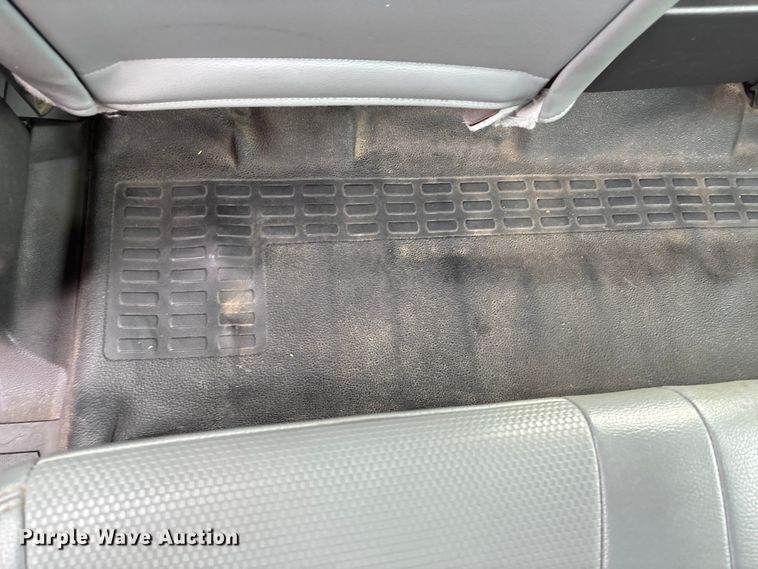 image for item ET4622 2011 Ford F250 Super Duty Crew Cab utility bed pickup truck