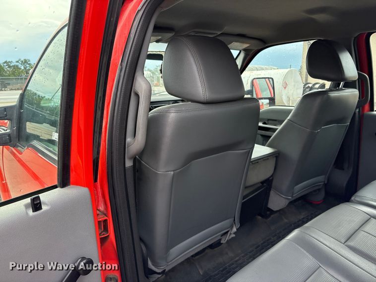 image for item ET4622 2011 Ford F250 Super Duty Crew Cab utility bed pickup truck